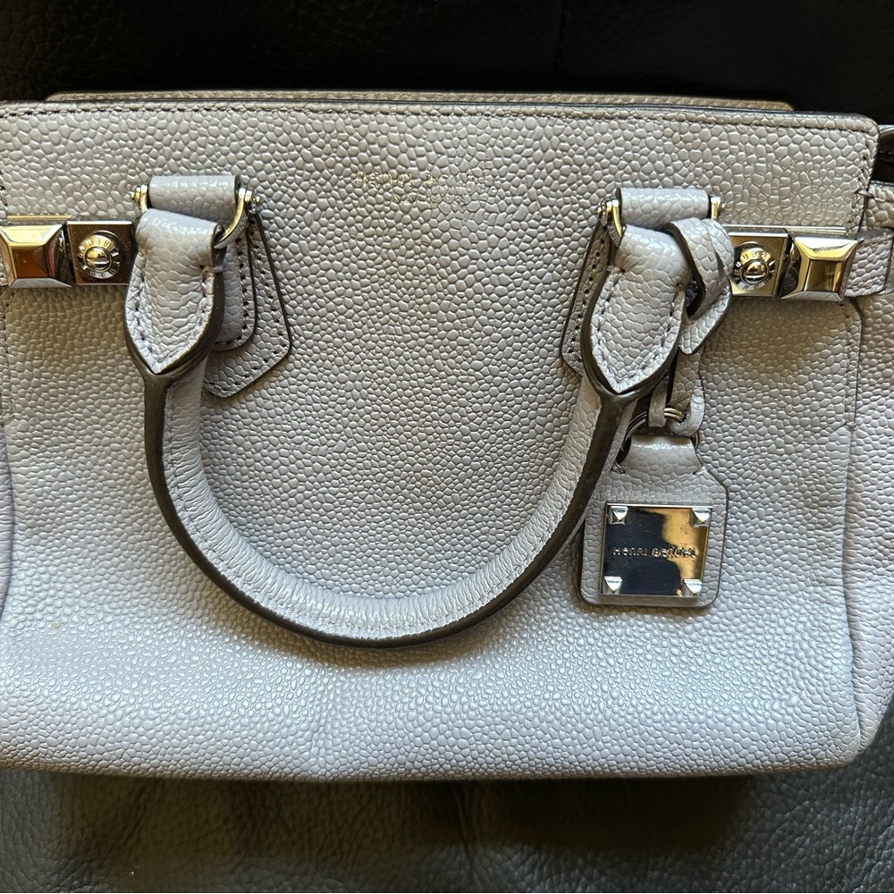 New never used Henri Bendel handbag